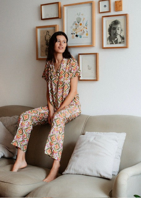 Short sleeve top and long pants Abstract geometrics