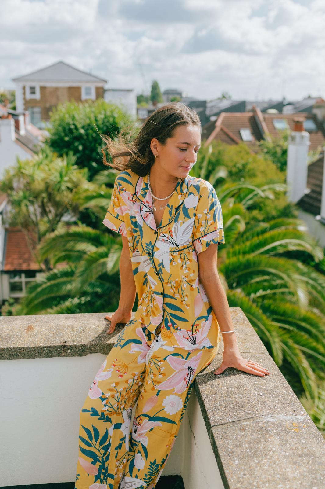 LARGE LILY Short sleeve top with Long Pants